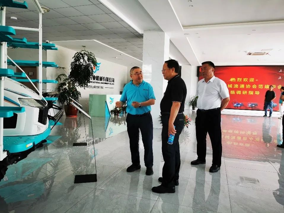 中國(guó)農(nóng)業(yè)機(jī)械流通協(xié)會(huì)會(huì)長(zhǎng)范建華來(lái)廠走訪(fǎng)調(diào)研